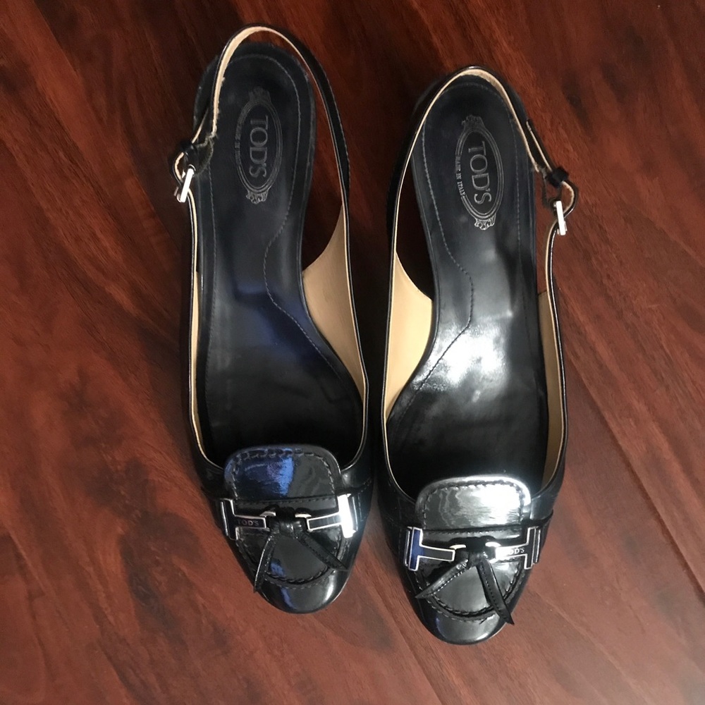 Tod’s Navy Enamel Chanel Kitten Heel Slingbacks
